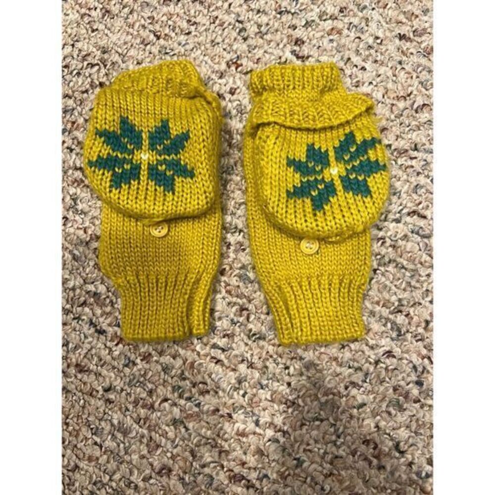 Xhilaration‎ women's yellow with green snowflake acrylic knit flip gloves